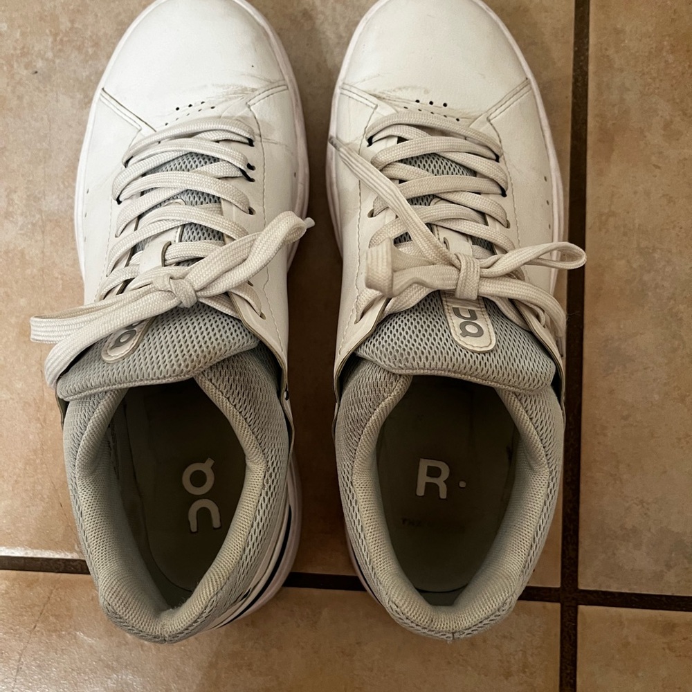 Oncloud The Roger
Women’s Shoes
Size 8.5

Gently used
Very good condition